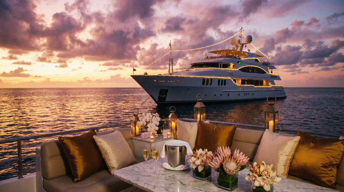 校花传媒游艇派对传媒演示奢华场景拍摄